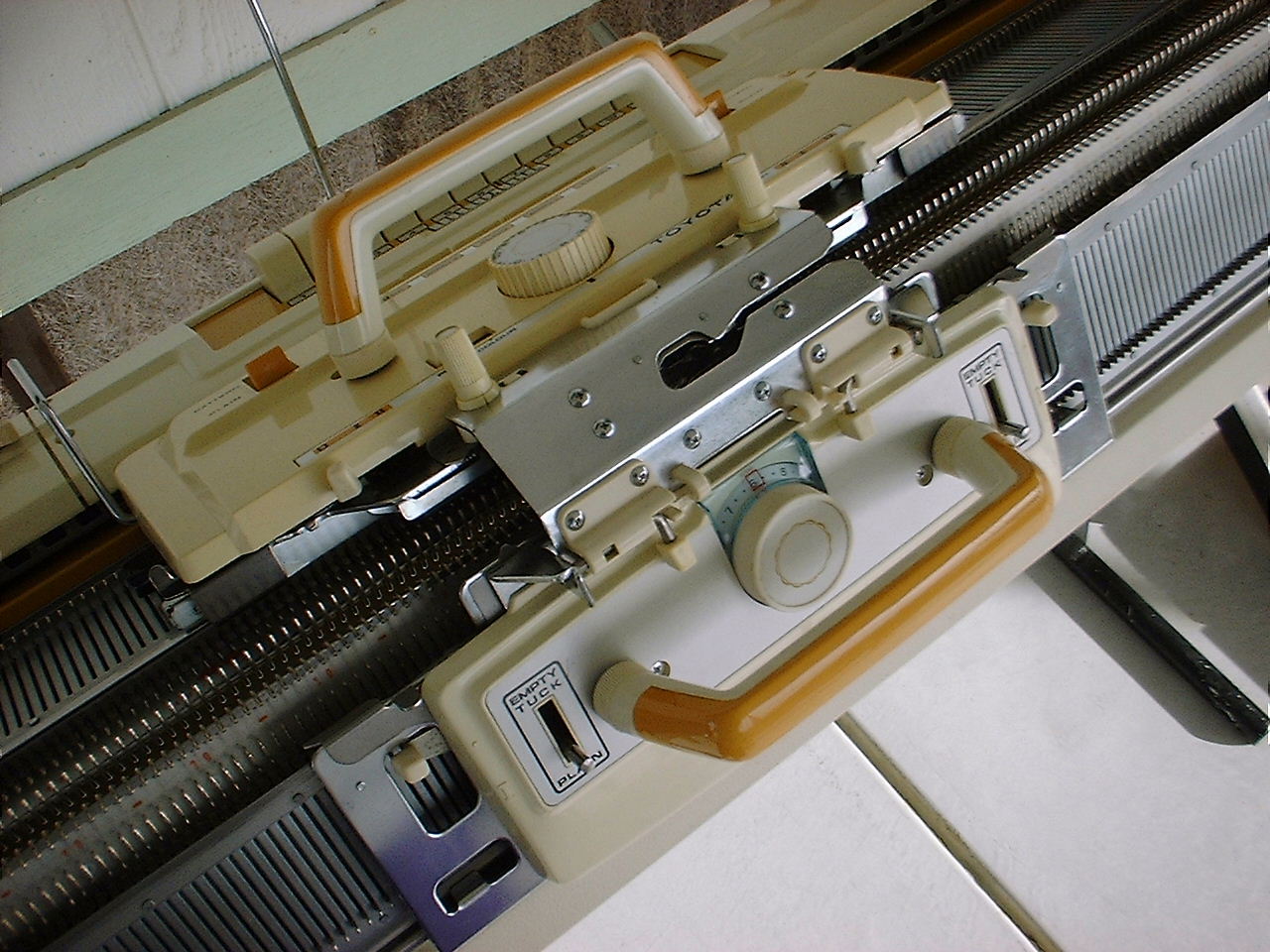 Toyota bulky knitting machine